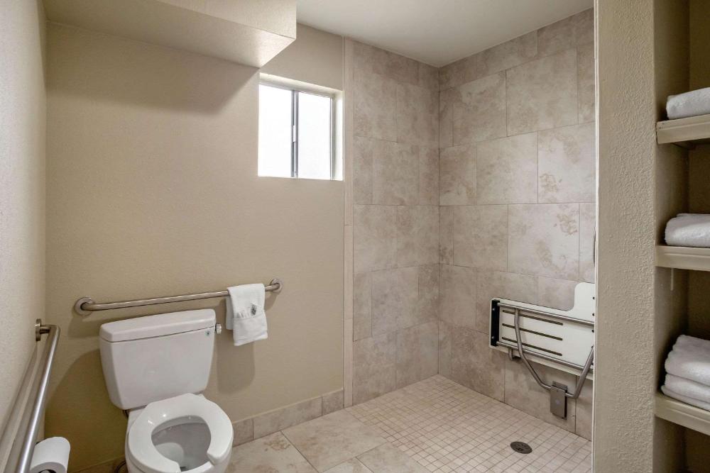 Deluxe Room, 2 Queen Beds, Accessible Roll-In Shower, Kitchenette, Non Smoking interior